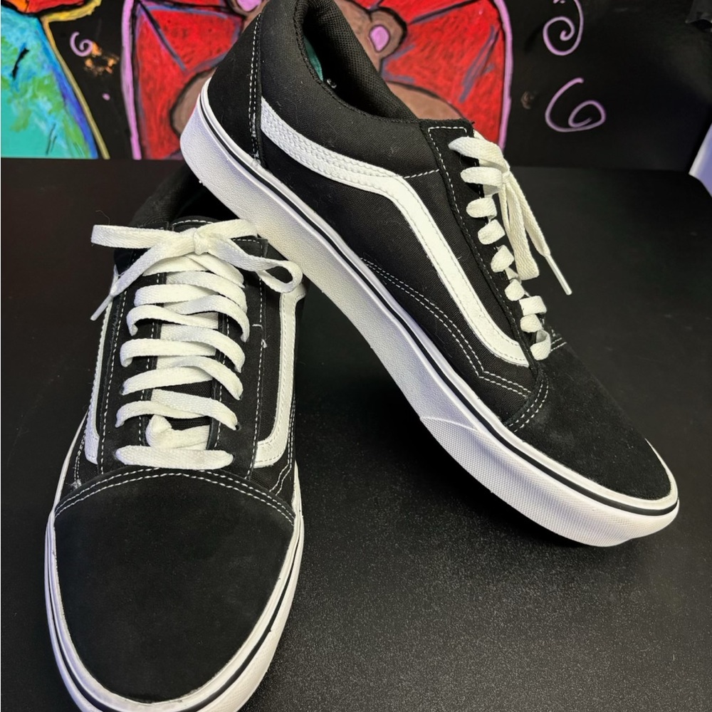 Black and White Vans for men and women